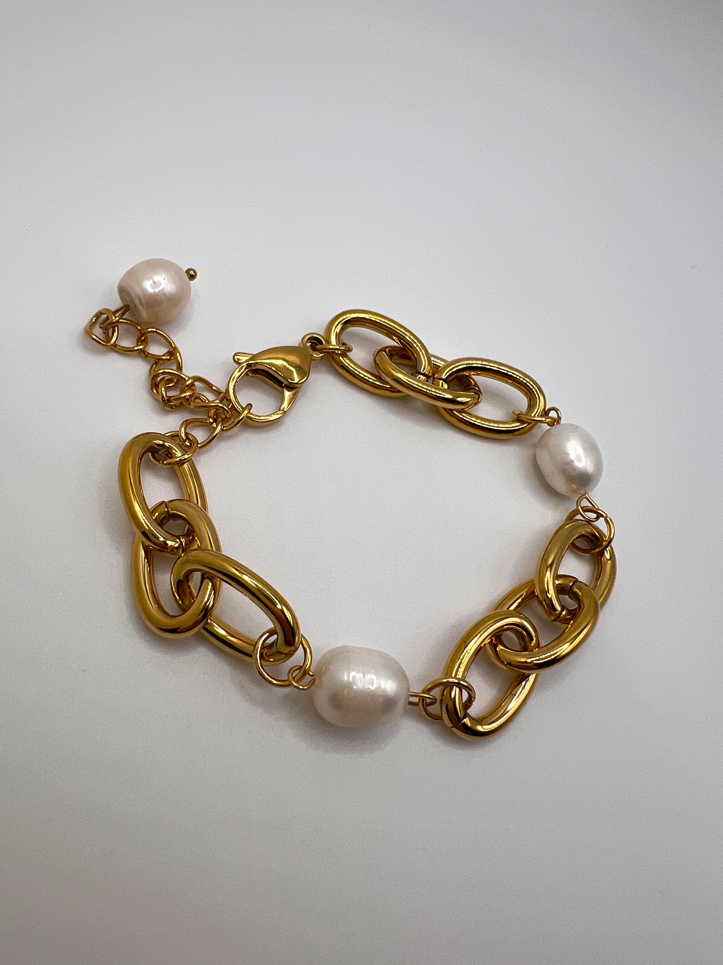Bold Pearl Bracelet