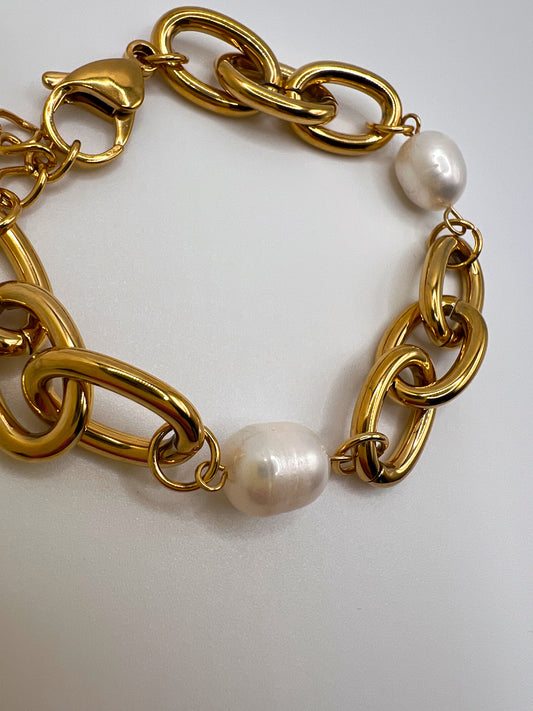 Bold Pearl Bracelet
