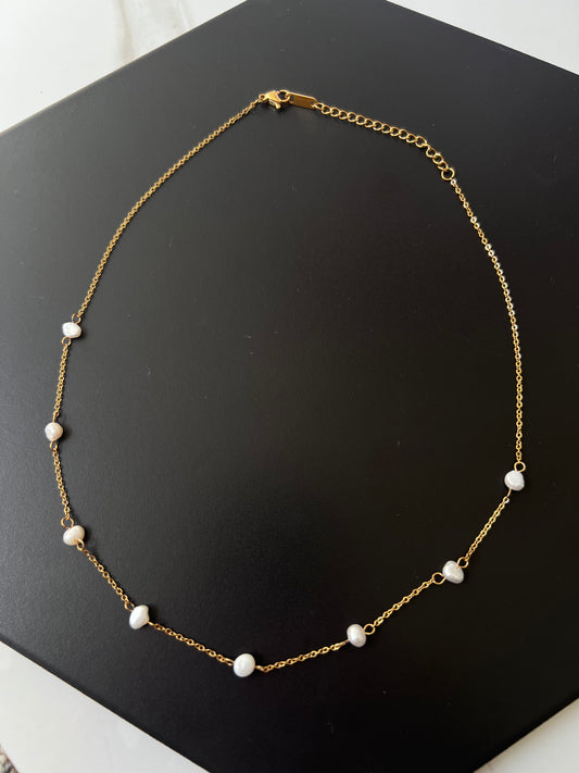 DAINTY PEARL NECKLACE