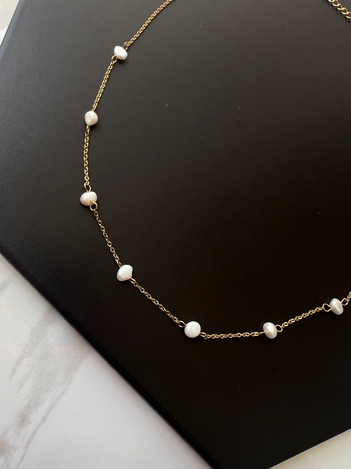 DAINTY PEARL NECKLACE