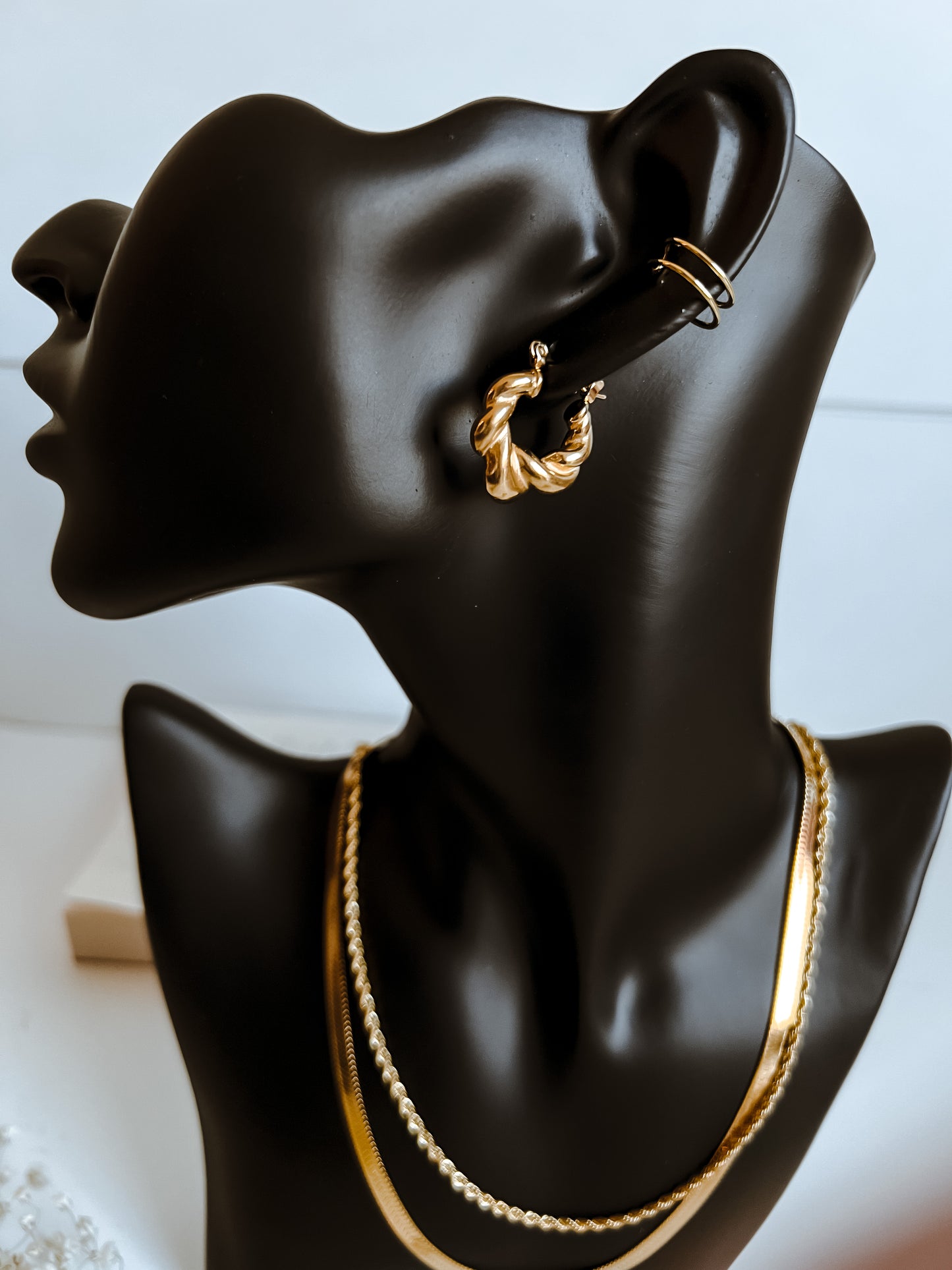 GOLD OPEN EAR CUFF